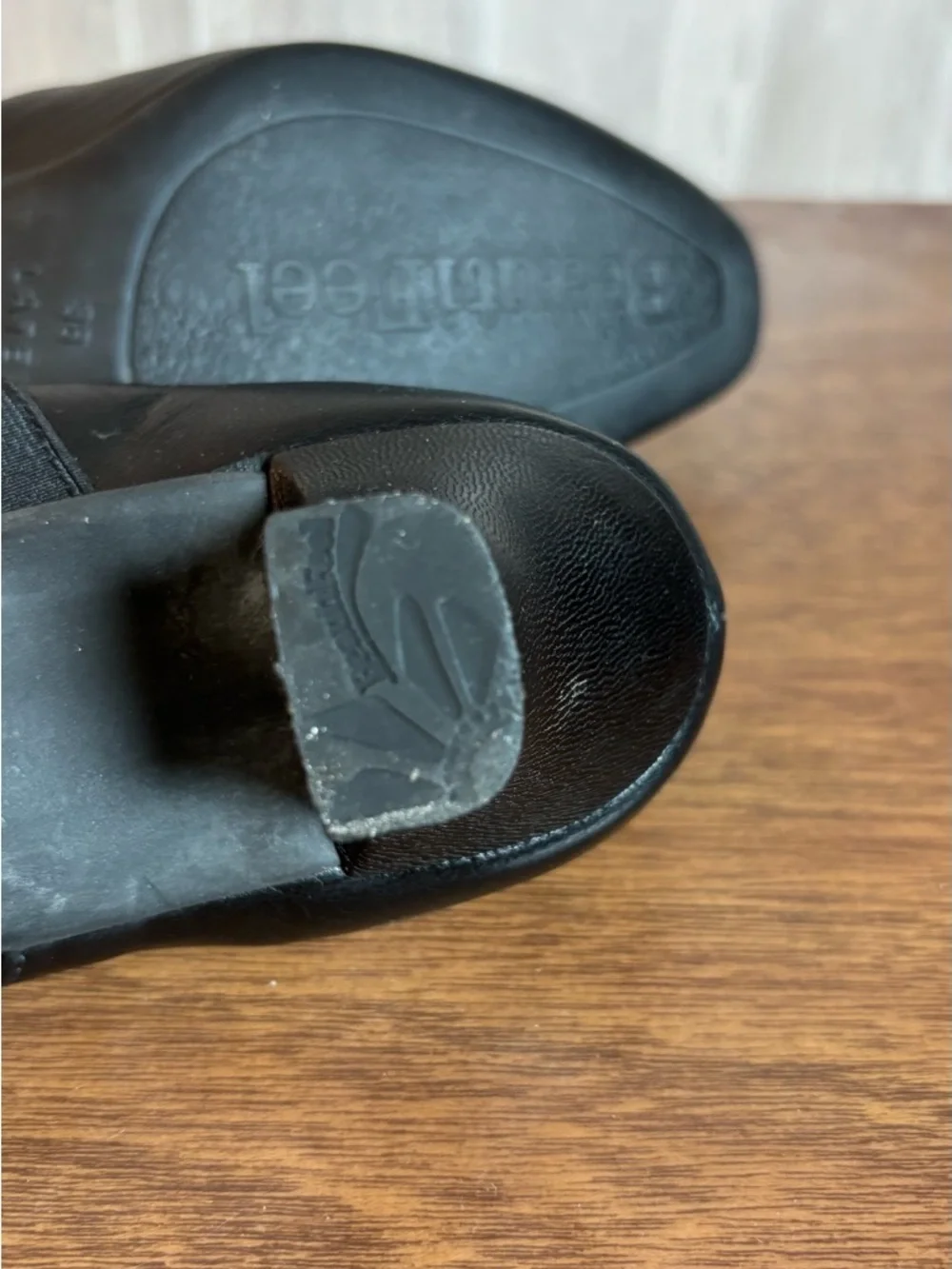 BeautiFeel Black Leather Slip-On Heeled Loafers with Elastic Panel
